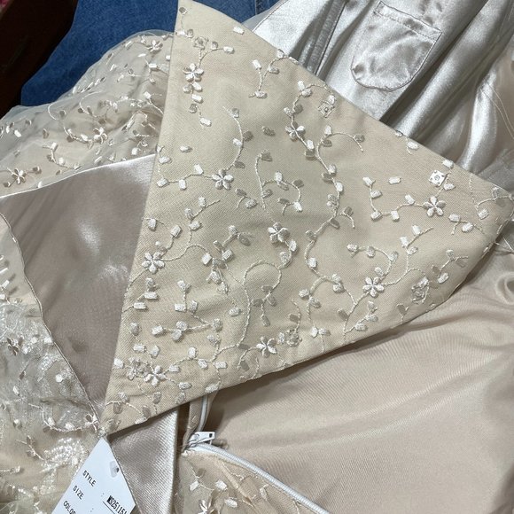 Melissa Sweet Wedding Gown NWT applique flowers 14 - Picture 6 of 16